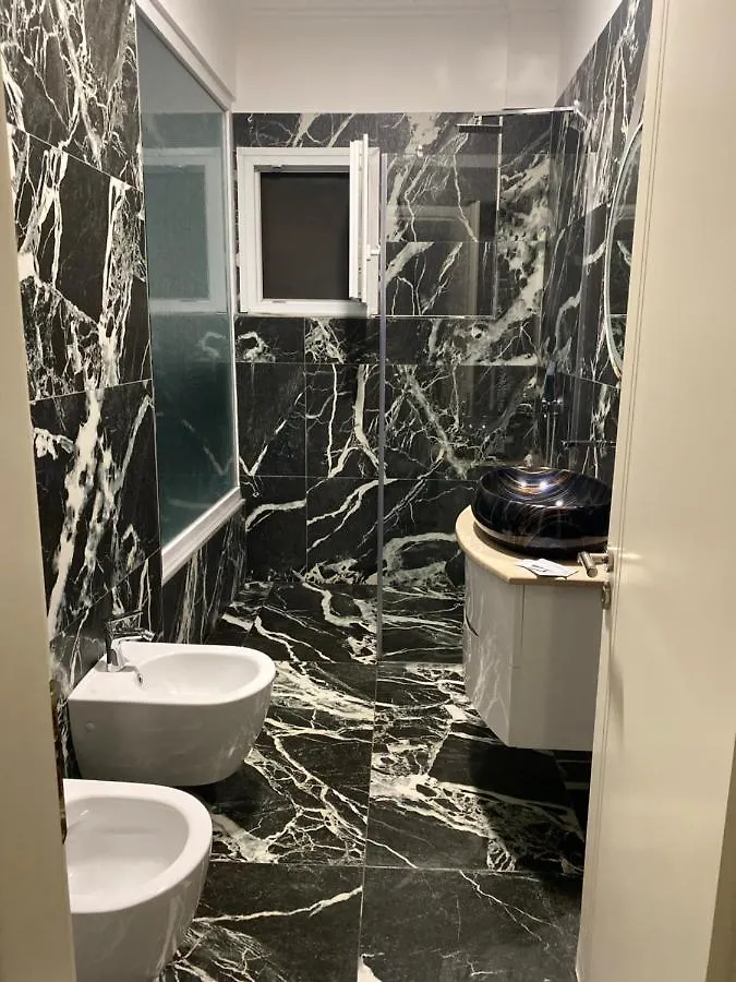 Apple Red Hotel Fier